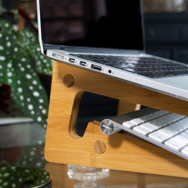 Houten laptopstandaard Kadotopper